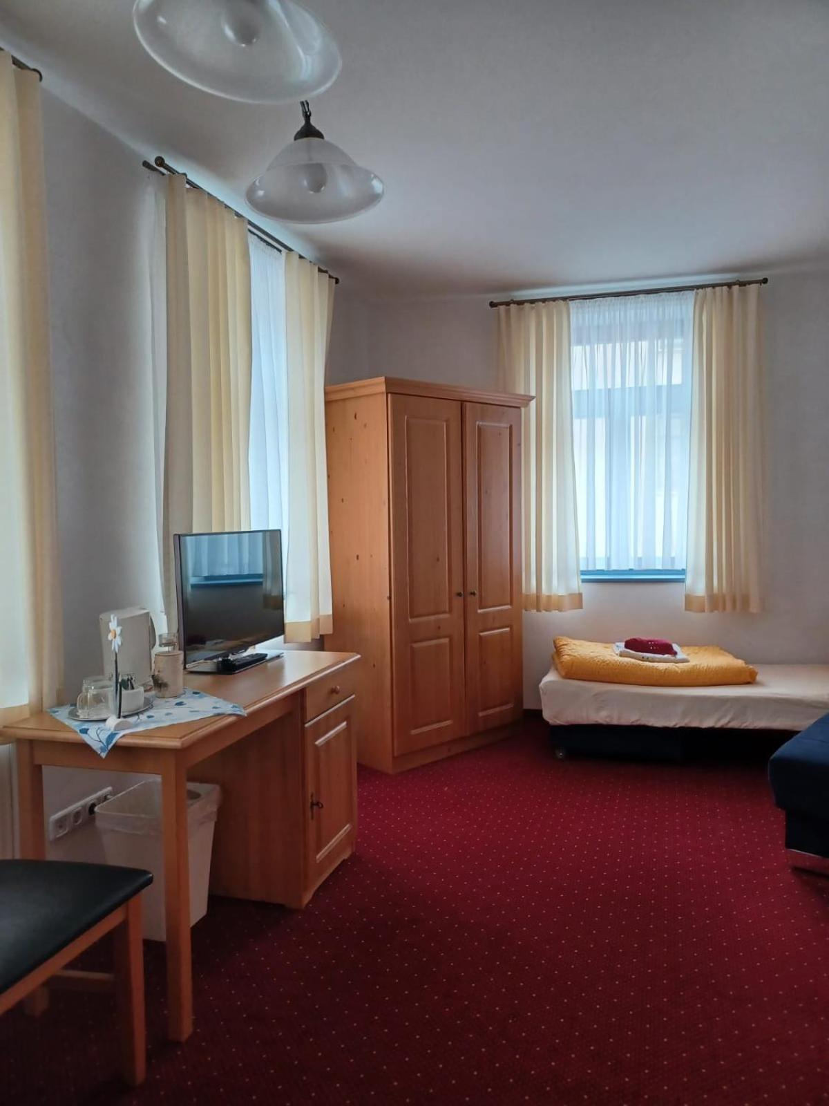 Pension Und Gaststaette "Zur Brauschaenke" Шенек Екстер'єр фото