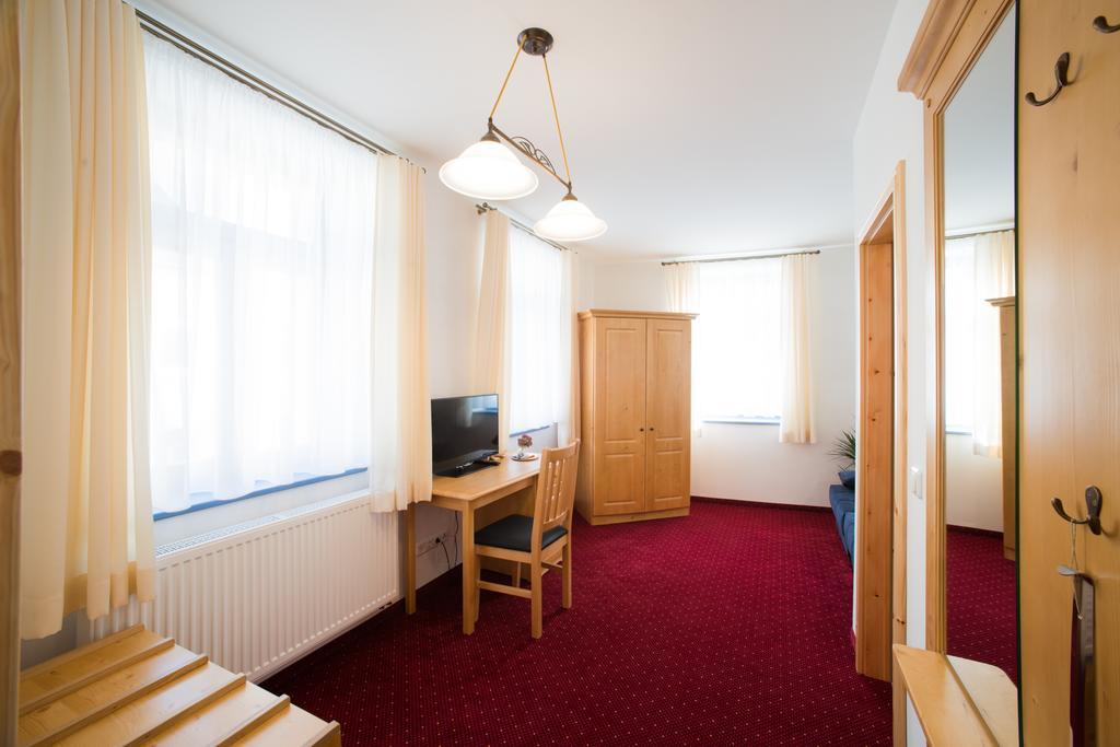 Pension Und Gaststaette "Zur Brauschaenke" Шенек Екстер'єр фото